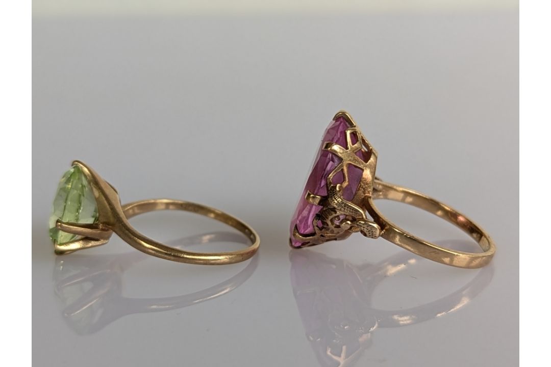 A yellow gold and ruby knot brooch, 60mm, unmarked but test for 9ct gold - Image 5 of 6