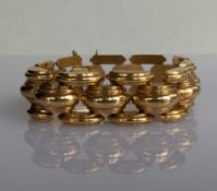 A vintage yellow gold bracelet with crescent fancy-link design, 17 cm, Egyptian hallmarks for 18ct
