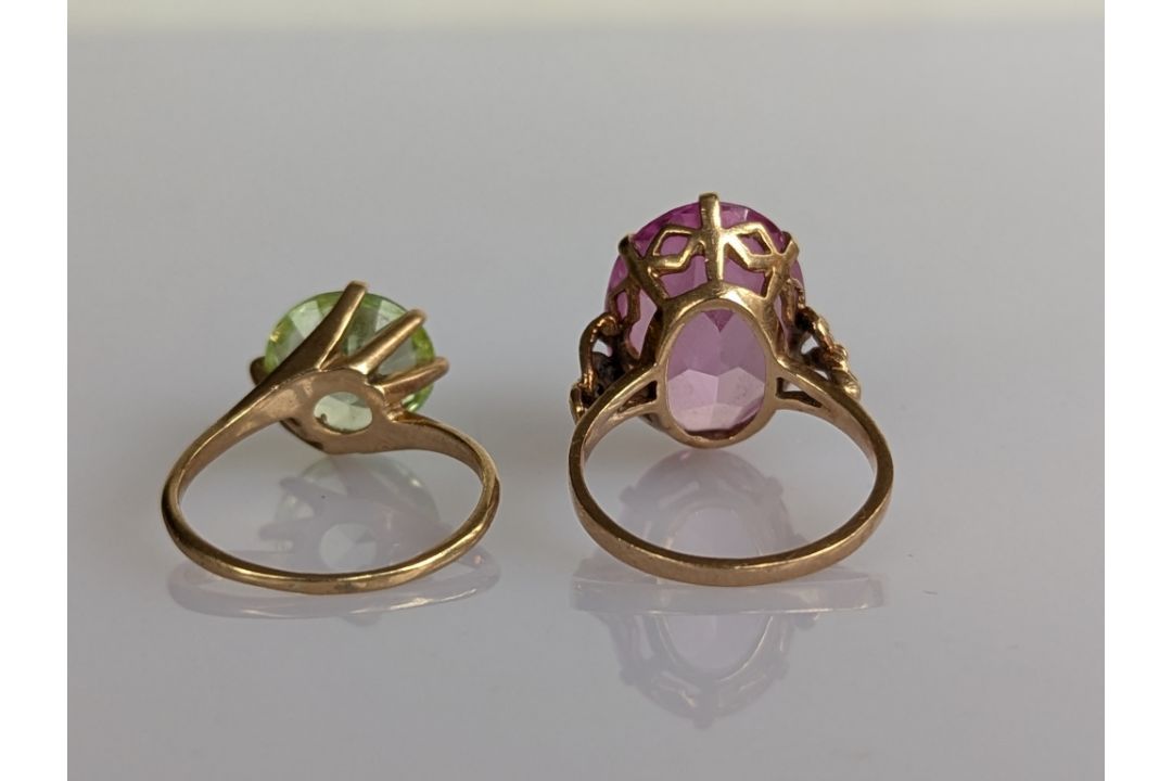 A yellow gold and ruby knot brooch, 60mm, unmarked but test for 9ct gold - Image 6 of 6