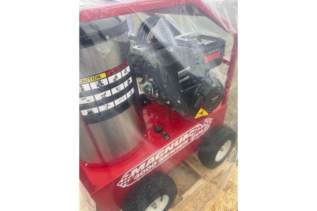 Magnum 400 Series Hot Water Pressure Washer - Image 2 of 4