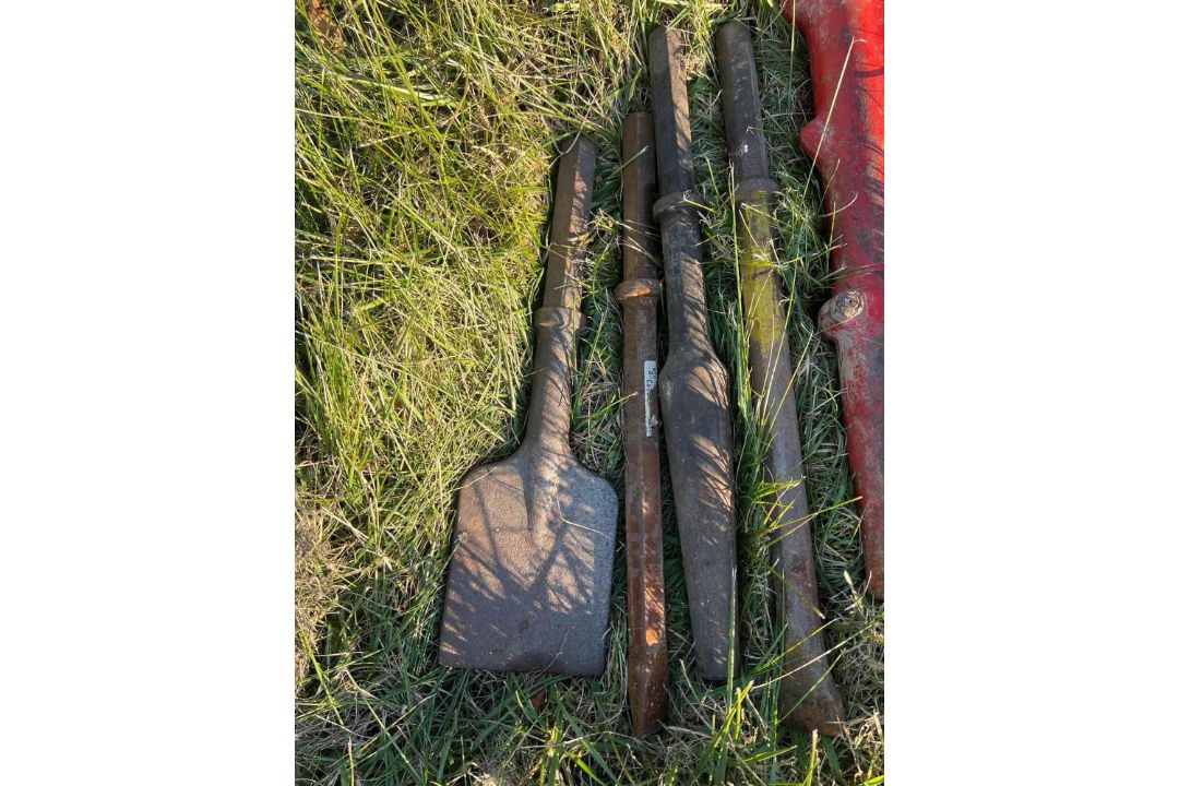 Jack Hammer with Attachments - Image 2 of 3