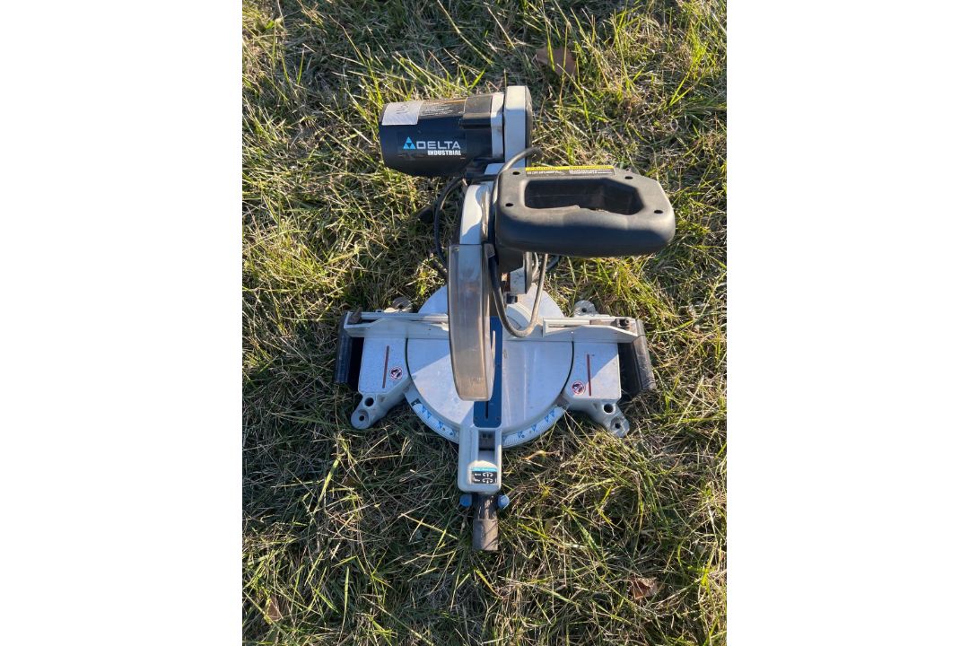 Delta Industrial Saw - Image 1 of 3