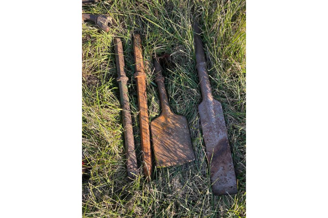 Jack Hammer with Attachments - Image 3 of 3
