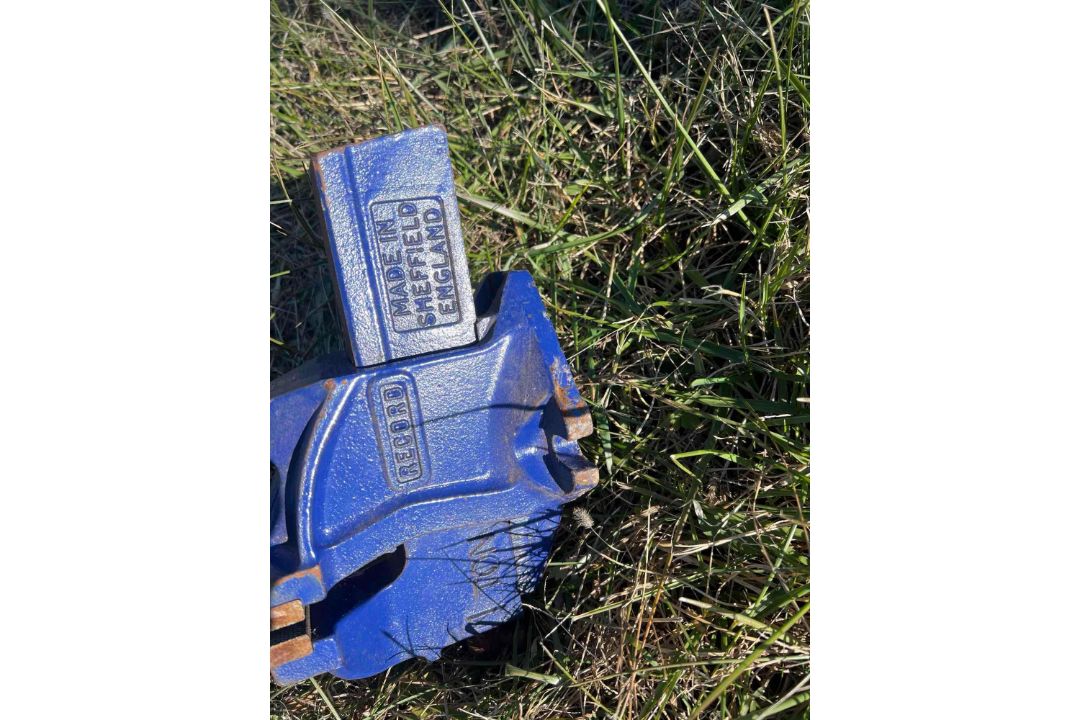 vise - Image 2 of 2