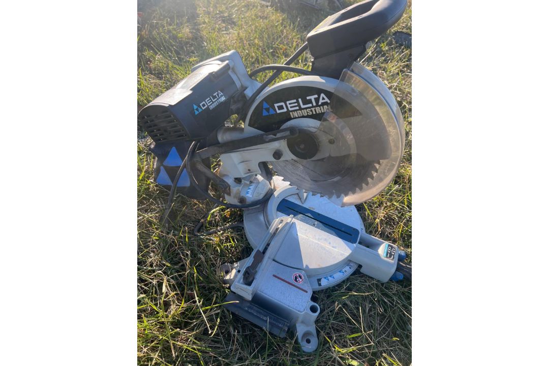 Delta Industrial Saw - Image 3 of 3