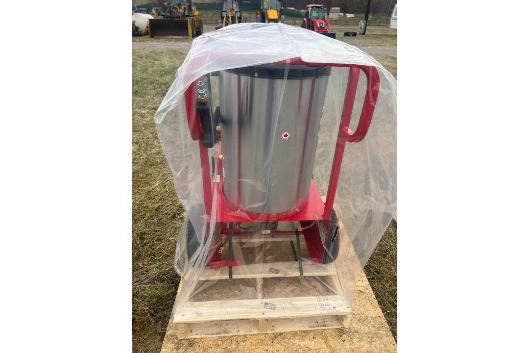 Magnum 400 Series Hot Water Pressure Washer - Image 1 of 4
