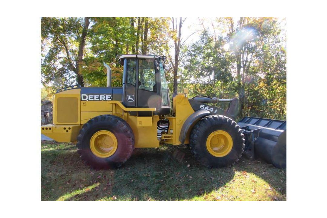 John Deere 644J - Image 1 of 17