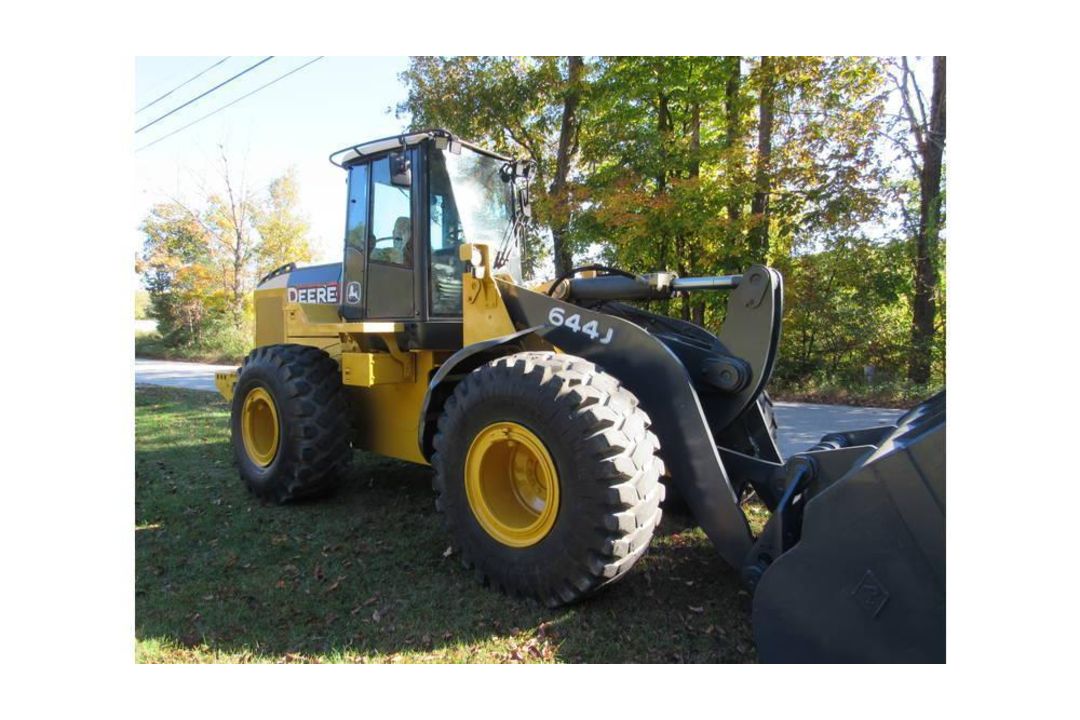 John Deere 644J - Image 2 of 17