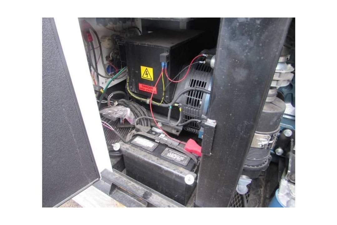 120/240 Volt Generator - Image 7 of 9