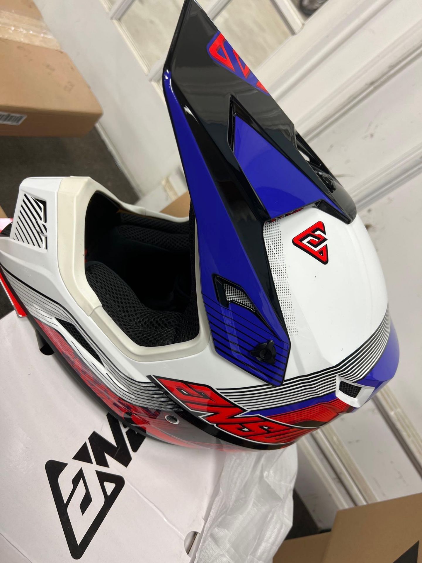 Venetta helmet - Image 6 of 6