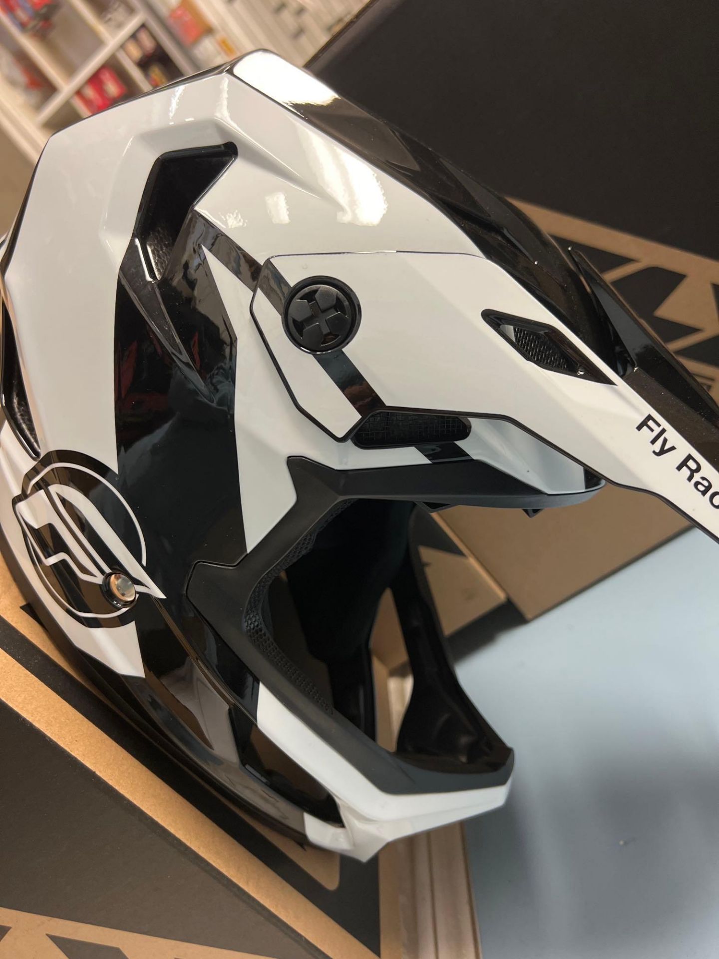 Rayce helmet - Image 3 of 5