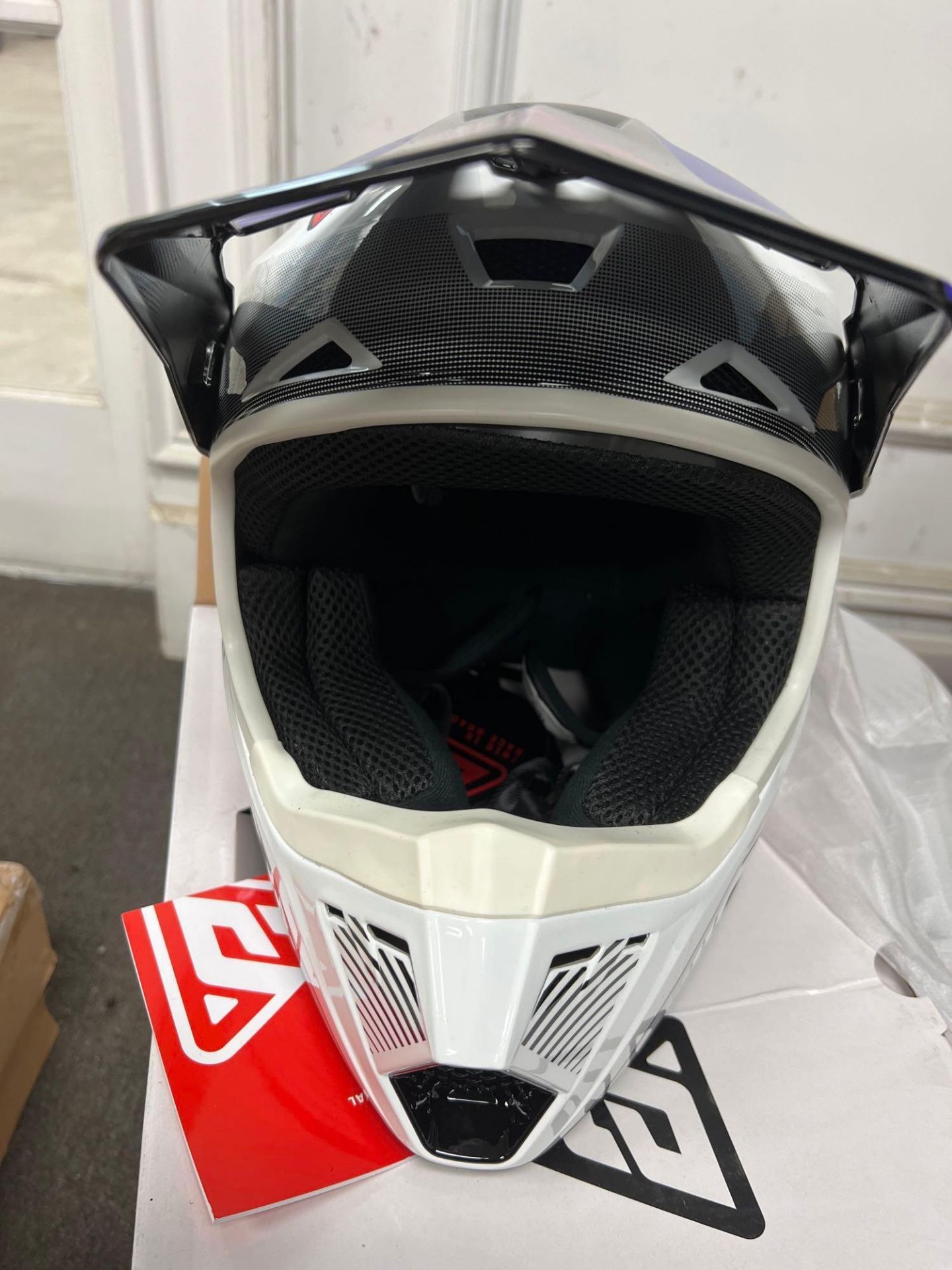 Venetta helmet - Image 5 of 6