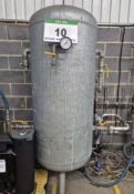 A STAR 900-Litre capacity Vertical Welded Air Receiver
