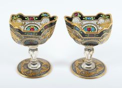 PAAR SELTENE FUßSCHALEN MIT SCHNAUPE, Glas, wohl Hermann Pautsch, Haida, um 1920