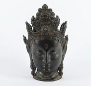 Kopf eines bekrönten Bodhisattva, Bronze, Nepal