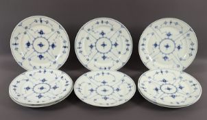 Satz von acht Menütellern, Dekor Musselmalet, Royal Copenhagen, um 1923