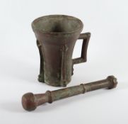 spätgotischer Rippenmörser mit Pistill, Bronze, deutsch, 16.Jh.