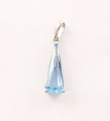 Anhänger, 585/ooo WG, blauer Farbstein, 1,8g
