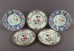 fünf Teller, Porzellan, famille rose, China, 18.Jh.