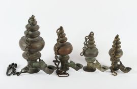 vier Öllampen an Kette, Indien