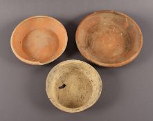 drei Schalen, Ton, besch., RÖMISCH, 1.-3.Jh., Fundort: XANTEN, Provenienz: Sammlung Paul Kempkes