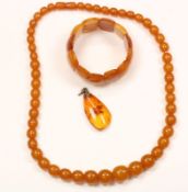 Bernsteinanhänger, beigeg. Kette u. Armband