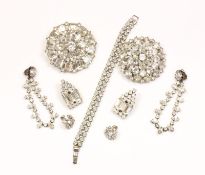 Konvolut Modeschmuck-Broschen, teilweise signiert