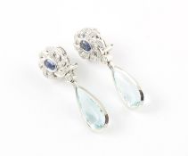 Paar Ohrhänger, 750/ooo WG, Safir, Diamanten und Aquamarin
