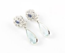 Paar Ohrhänger, 750/ooo WG, Safir, Diamanten und Aquamarin