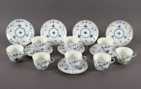 Satz von acht Tassen mit Untertassen, Musselmalet, Royal Copenhagen, um 1923