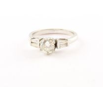 Brillantring, 750/ooo GG, geprüft, WG rhodiniert, Brill. u. Diamantbaguetten, 4g