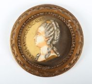 Relief Marie Antoinette, Porzellan