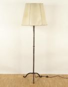 Stehlampe in Form eines gotischen Standleuchters, Eisen