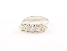 Brillantring, 750/ooo GG, rhodiniert, fünf Brill., 3,8g