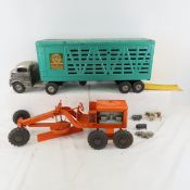 Structo livestock truck & trailer & road grader