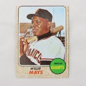 1968 Willie Mays Topps baseball Card- Crease Free