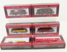 6 Mantua HO Scale teain cars NIB