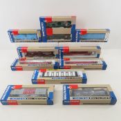 11 Walthers HO scale train cars NIB