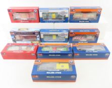 10 HO scale train cars, Lionel, Bachmann NIB