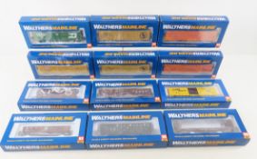 12 Walthers HO Train Box Cars NIP