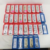 25 Cornerstone & 7 Scene Master HO Lights NIP