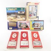 8 HO Model Kit Buildings*7 Accessories- Open Box