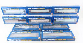 10 Walthers Mainline HO scale train cars NIP