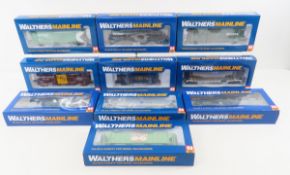 10 Walthers HO train cars NIP