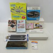 HO Turn Table, Piers,Transformer & Accessories