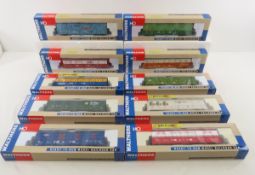 10 Walthers HO Ready to Run Train Cars NIP