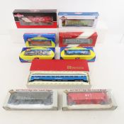 9 HO scale train cars in boxes, Athearn, Life Like