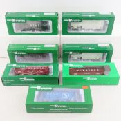 7 Bowser Hoppers & Other Train Cars NIB