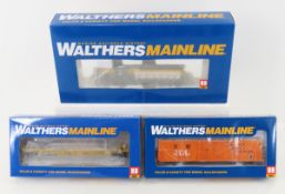 Walthers Mainline locomotive & 2 cars NIP