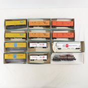 CP 3728 Locomotive & 11 HO Athearn Kit Cars